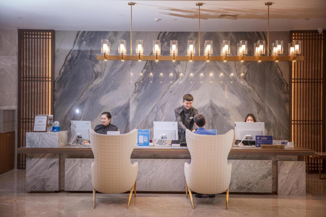 Отель Wyndham Shiyan Downtown Экстерьер фото